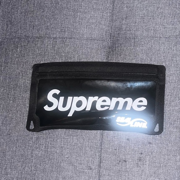 11/11 sale! Black Waterproof Supreme iPhone case - Picture 1 of 2